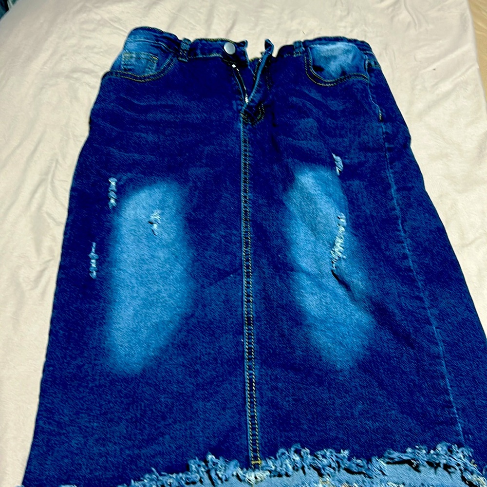 Blue Jean pencil skirt with fray bottom and on the front with a faded look